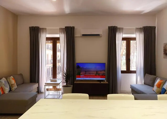 Home 120, Mansion Alhamar